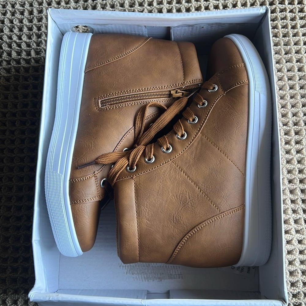 Ocho Toros Cabo Wedge High Top Sneakers